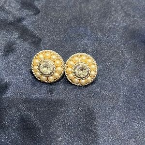 Sarah coventry vintage clip on earrings